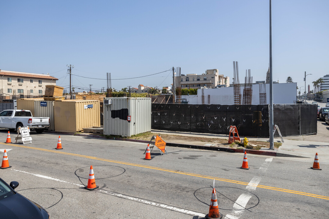 Lana in Culver City, CA - Building Photo