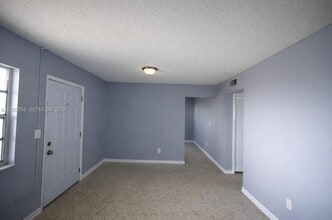 2315 W Okeechobee Rd in Hialeah, FL - Building Photo - Building Photo