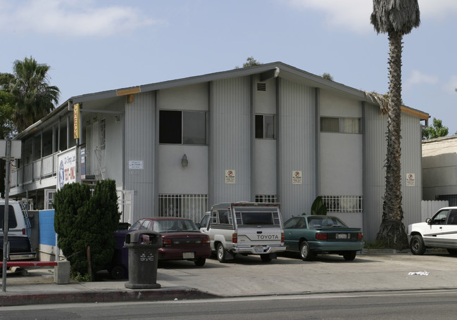 1010 E 7th St in Long Beach, CA - Foto de edificio - Building Photo