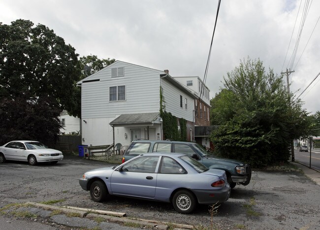 61 W 4th St in Pottstown, PA - Foto de edificio - Building Photo