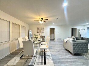 5346 Windswept Ln in Houston, TX - Building Photo - Building Photo