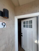 14921 Vanowen St in Los Angeles, CA - Building Photo