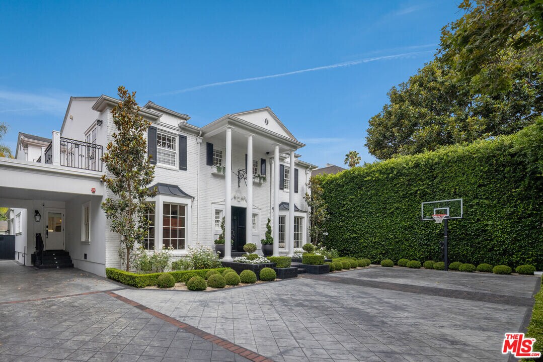 9885 Carmelita Ave in Beverly Hills, CA - Building Photo