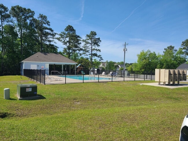 702 Mooring Ct in Sneads Ferry, NC - Building Photo - Building Photo
