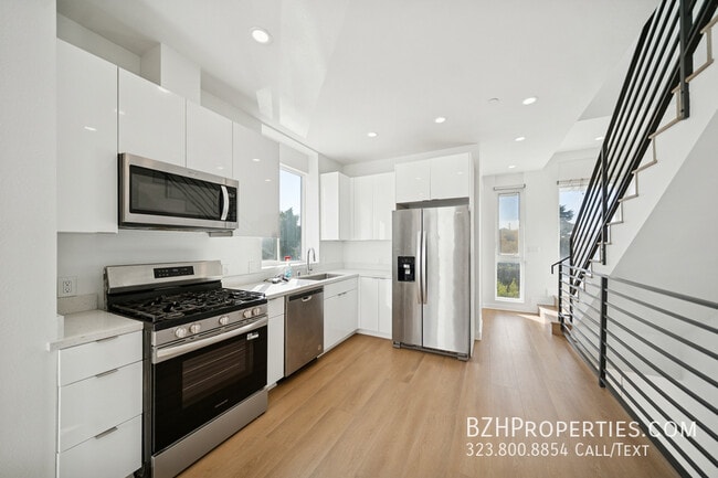 4525 St Elmo Dr in Los Angeles, CA - Building Photo - Building Photo