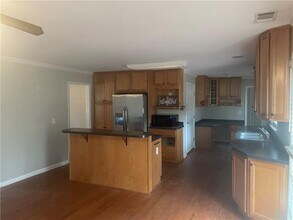 227 Sandra Dr NW in Lilburn, GA - Building Photo - Building Photo