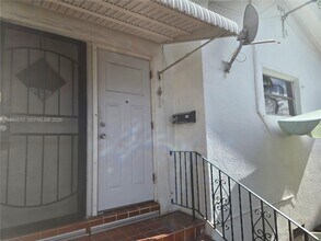 1825 Lincoln St in Hollywood, FL - Foto de edificio - Building Photo