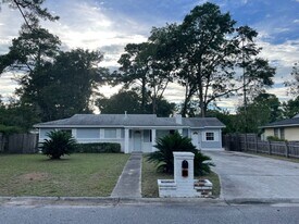 8505 Lyn Ave in Savannah, GA - Building Photo