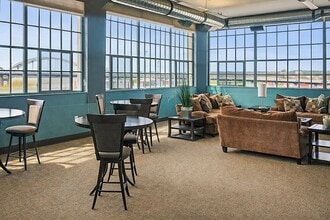 RIVERWALK LOFTS in Davenport, IA - Foto de edificio - Building Photo