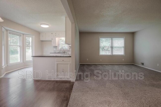 11917 Sycamore Ave in Grandview, MO - Building Photo - Building Photo