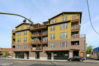 Updated Unit In the Heart of Temescal / Ro... in Oakland, CA - Building Photo - Building Photo