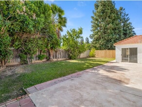 7549 N 8th St in Fresno, CA - Building Photo - Building Photo