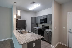 The Leslie in Nashville, TN - Building Photo