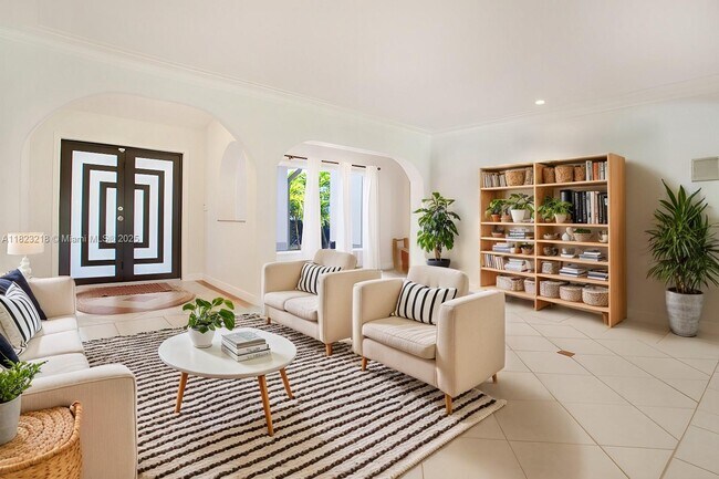 100 SW 26th Rd in Miami, FL - Building Photo - Building Photo