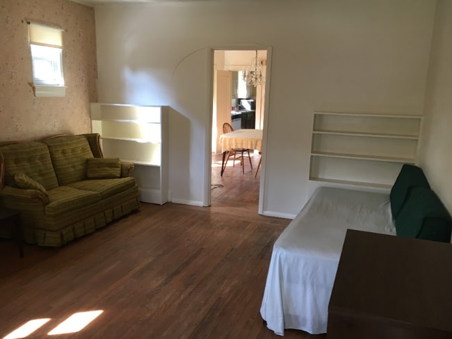 3030 Pinewood Ave in Baltimore, MD - Building Photo - Building Photo