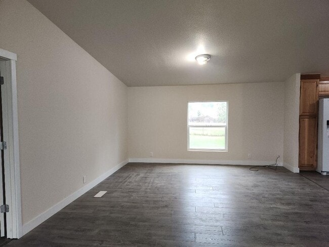 30160 Santiam Hwy in Lebanon, OR - Building Photo - Building Photo