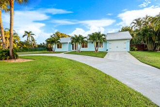 9165 SE Yacht Club Cir in Hobe Sound, FL - Building Photo - Building Photo