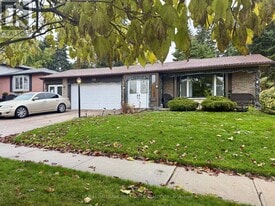 36 Mcclarnan Rd in Ajax, ON - Building Photo
