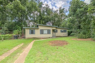 1637 Atkamire Dr in Tallahassee, FL - Building Photo