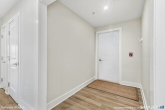 82 Wall St, Unit 300 in Madison, CT - Foto de edificio - Building Photo