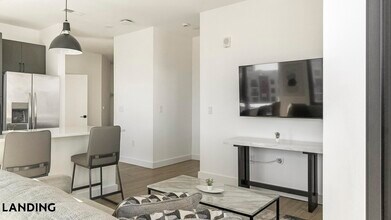 1007 S Mint St in Charlotte, NC - Foto de edificio - Building Photo