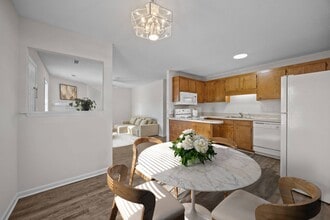 Spring Lake Apartments in Greenville, NC - Foto de edificio - Building Photo