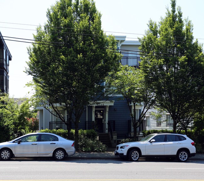 2446 W 4th Ave