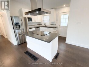 18 Deerfield Rd in Toronto, ON - Building Photo - Building Photo