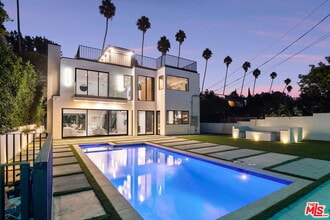 12700 Montana Ave in Los Angeles, CA - Building Photo - Building Photo