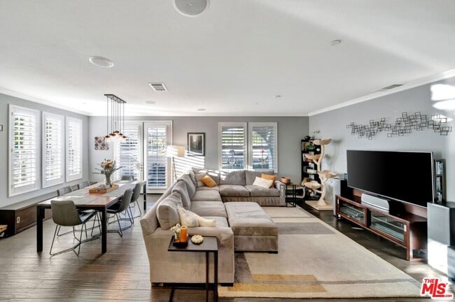 28667 N Pietro Dr in Santa Clarita, CA - Building Photo - Building Photo