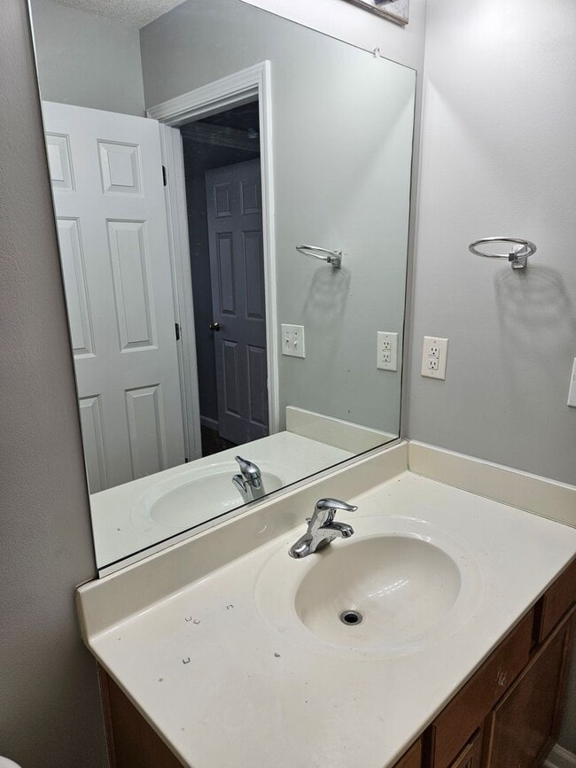 6188 Glen Way Dr in Winston-Salem, NC - Foto de edificio - Building Photo