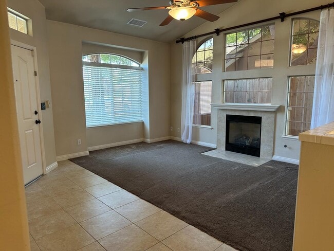 361 W Chennault Ave in Clovis, CA - Building Photo - Building Photo