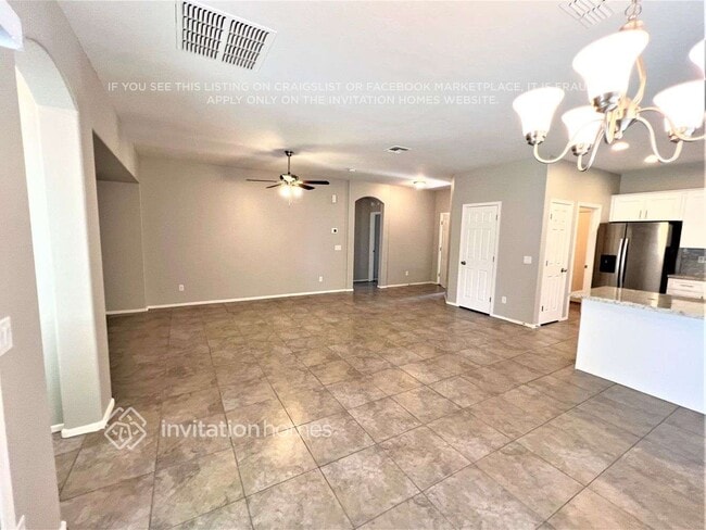 15147 N 137th Ln, Unit 111 in Surprise, AZ - Foto de edificio - Building Photo