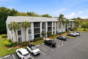 9570 Green Cypress Ln in Ft. Myers, FL - Building Photo