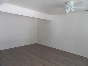 321 Sesame Dr in Mesquite, TX - Foto de edificio - Building Photo