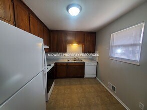 1401 SE Hillside Dr in Oak Grove, MO - Building Photo - Building Photo