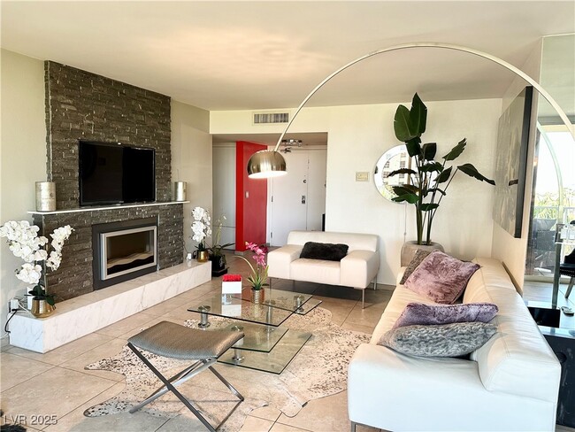 205 E Harmon Ave in Las Vegas, NV - Building Photo - Building Photo