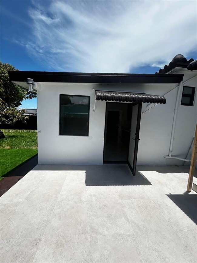 801 NW 35th Ave in Miami, FL - Building Photo - Building Photo