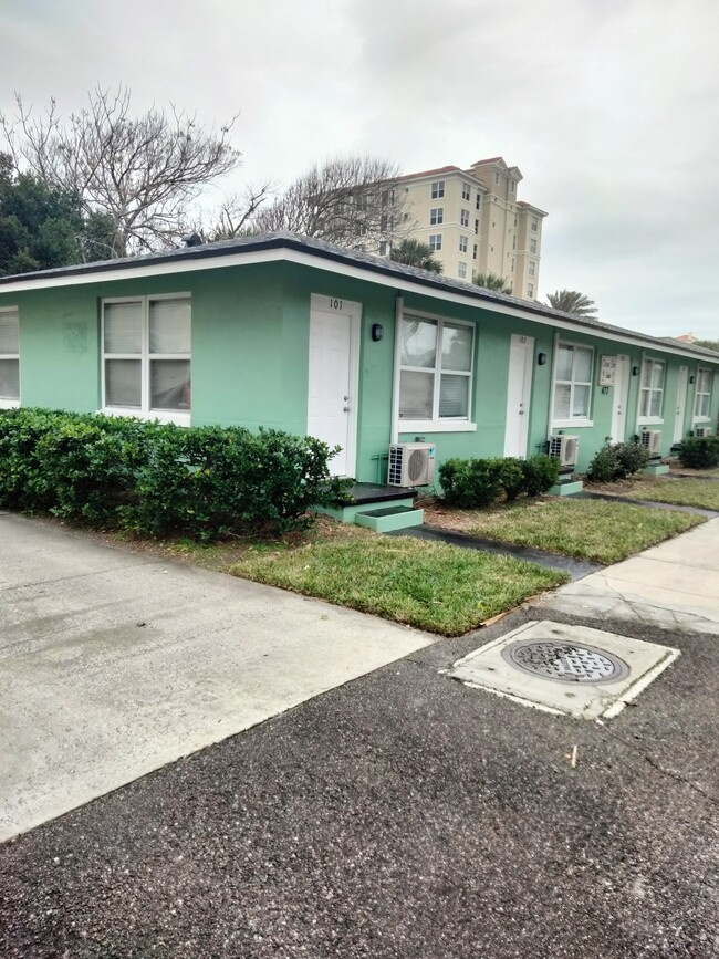 183 5th Ave S, Unit 183 in Jacksonville Beach, FL - Foto de edificio - Building Photo