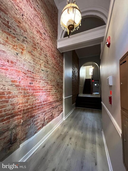 1206 Walnut St in Philadelphia, PA - Building Photo