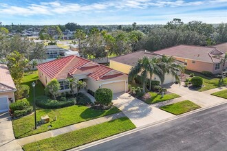6370 Falcon Lair Dr in North Port, FL - Foto de edificio - Building Photo