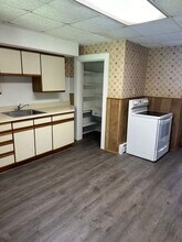 9 Asnuntuck St, Unit 9 in Enfield, CT - Foto de edificio - Building Photo