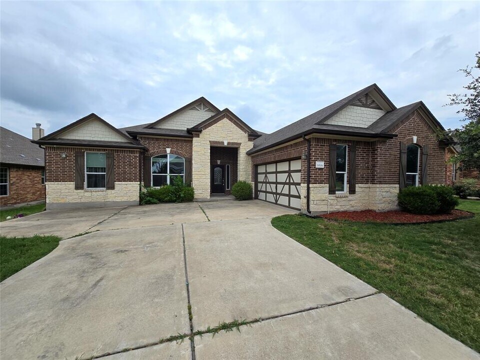 18508 Pencil Cactus Dr in Pflugerville, TX - Foto de edificio