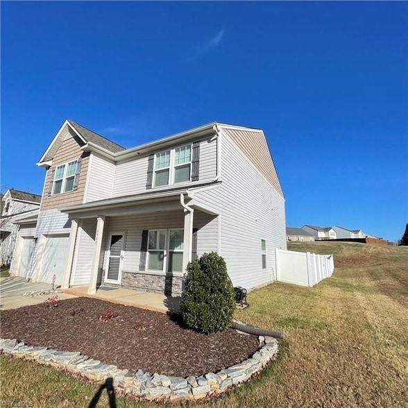 6900 Lowline Dr in Greensboro, NC - Building Photo - Building Photo