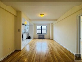 AMSTERDAM AVENUE in New York, NY - Building Photo