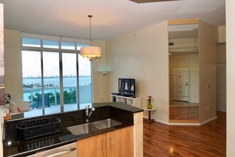 7600 Collins Ave, Unit 1204 in Miami, FL - Building Photo - Building Photo