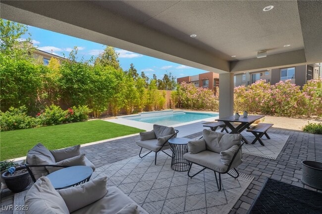 2 Sugarberry Ln in Las Vegas, NV - Foto de edificio - Building Photo