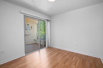 13429 Vanowen St in Los Angeles, CA - Foto de edificio - Building Photo