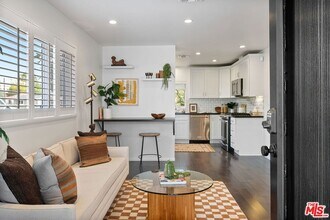 614 Rosemont Ave in Los Angeles, CA - Building Photo - Building Photo
