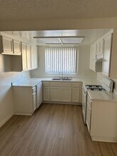 16748 Hoskins Lane in Huntington Beach, CA - Building Photo - Building Photo